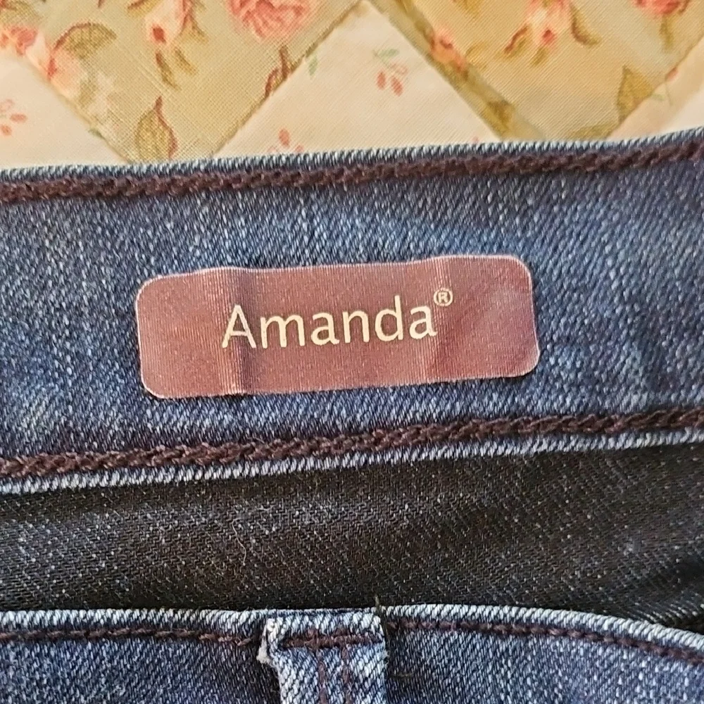 Gloria Vanderbilt Dark Wash Amanda Capri - Picture 5 of 8